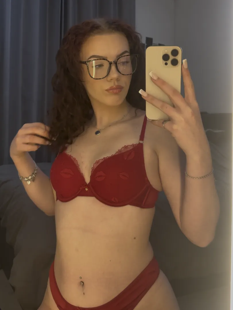 ik im only 19 but ik how to treat u right :)