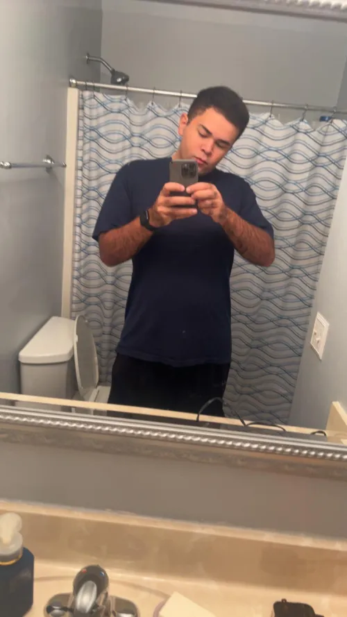 I’m 27m looking for any guys younger than me. NSFW and SFW.