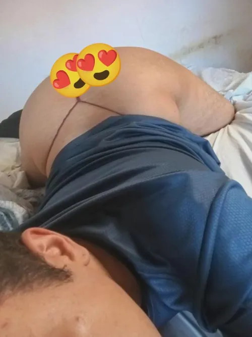 I'm a straight femboy, looking for a girlfriend, DM me.