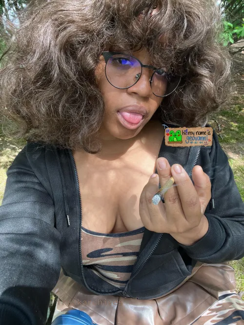 i’m about to re-up today, let’s see what you’ll spend on me! my curves draw you in, but my cunning tongue will keep you under my control, just like a drug ~