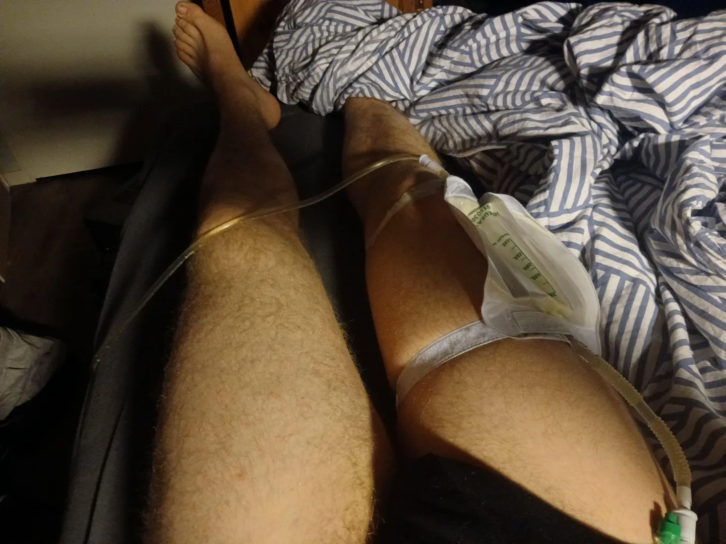 Im bonded to the bed this night al the hoses for the pee collection systeem. Around me and over me