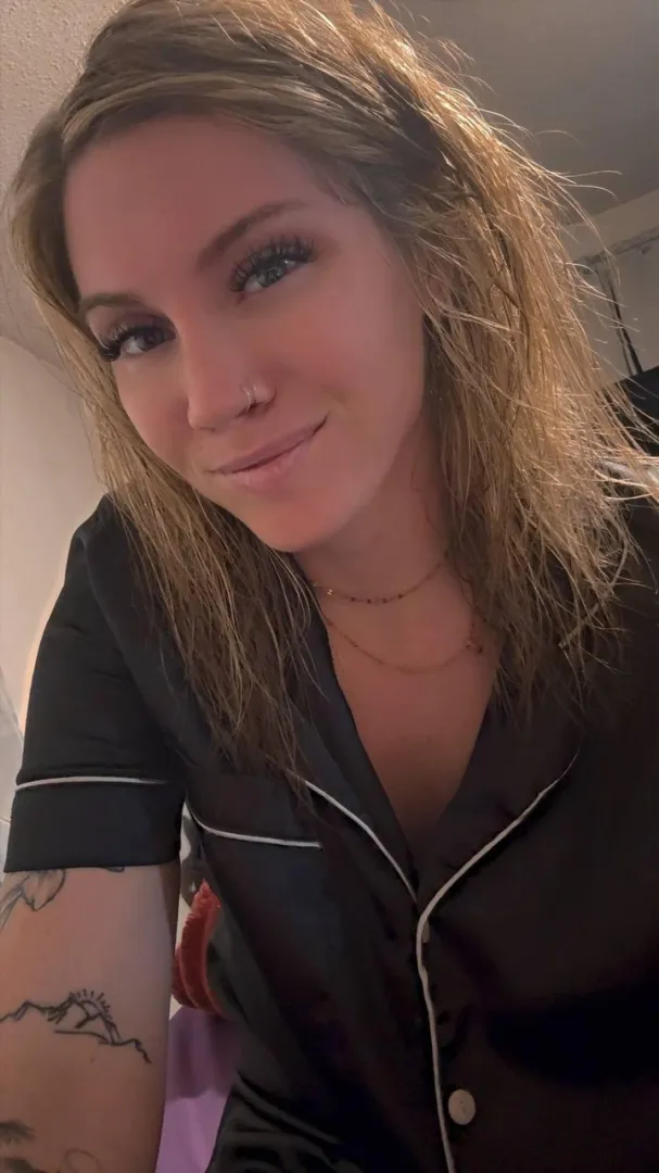 I'm feeling very playful today, come play with me!