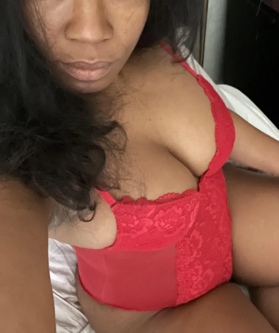 I’m just a self proclaimed MILF and always BBC property. Hope the weekend is treating the kings well ❤️