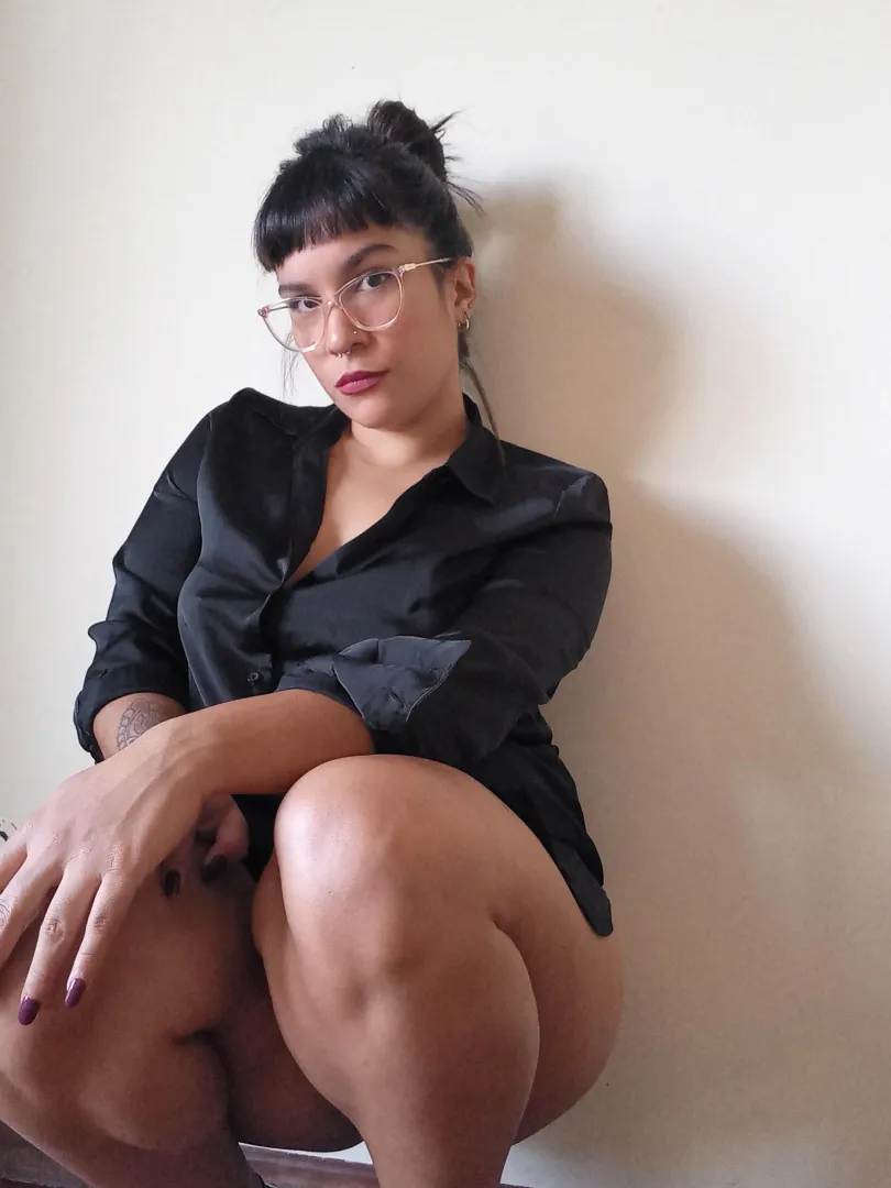 I'm looking for a submissive who knows how to say 