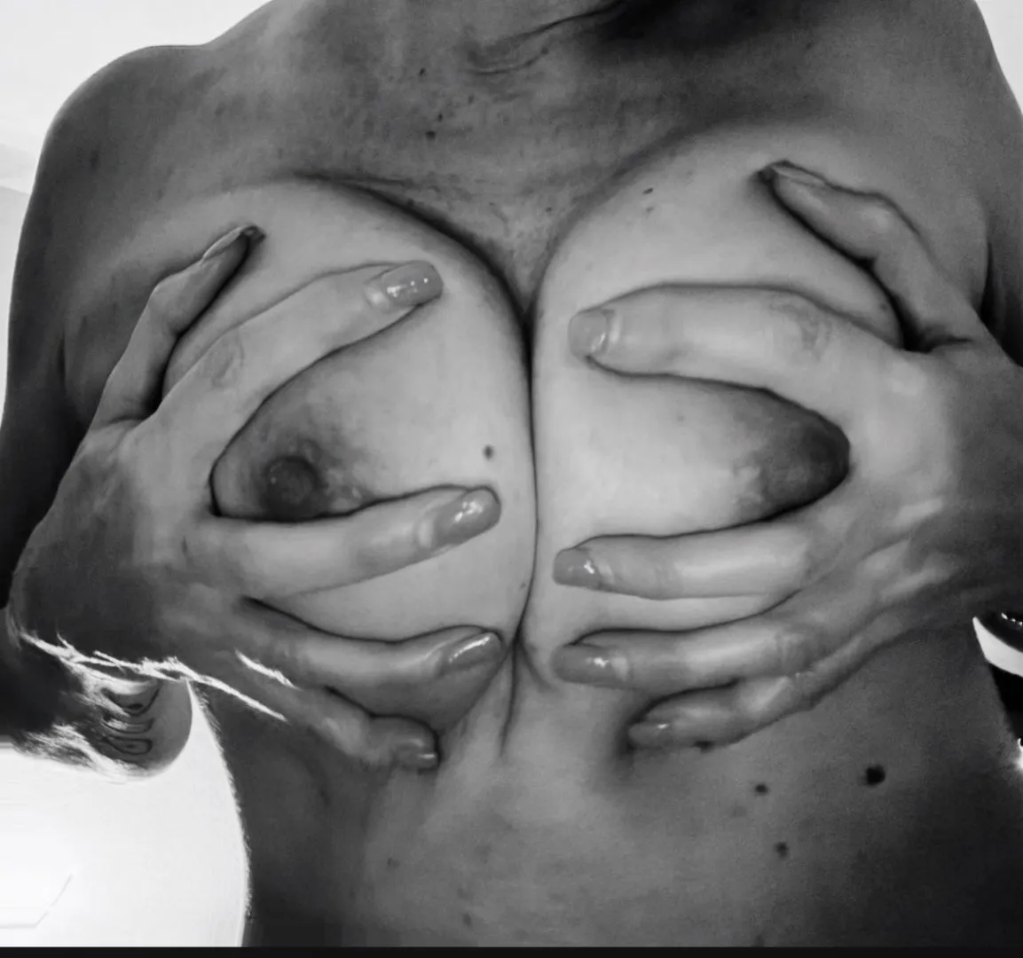 I’m looking for some cum tributes to destroy my tits.