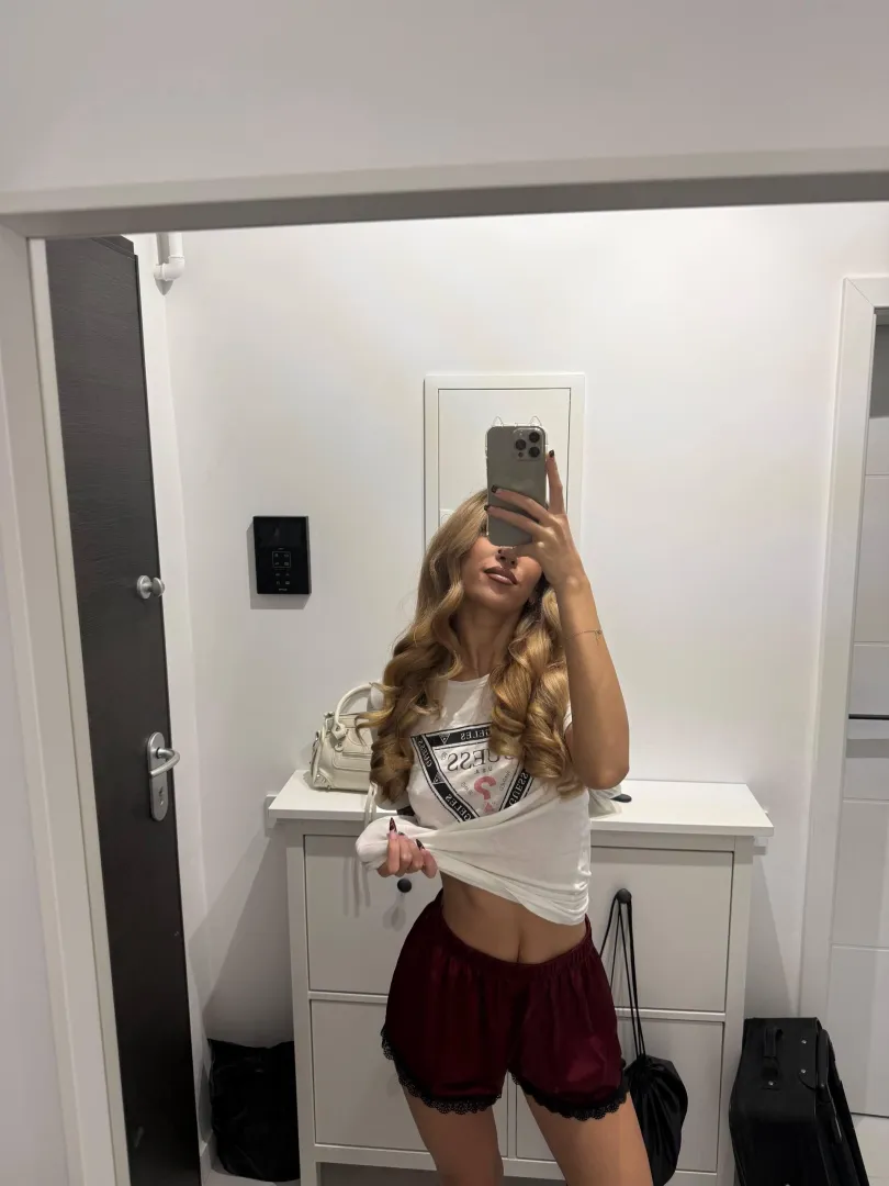 I'm really horny right now, so please get close to me