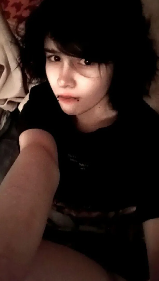 I'm scared to look at the camera xd