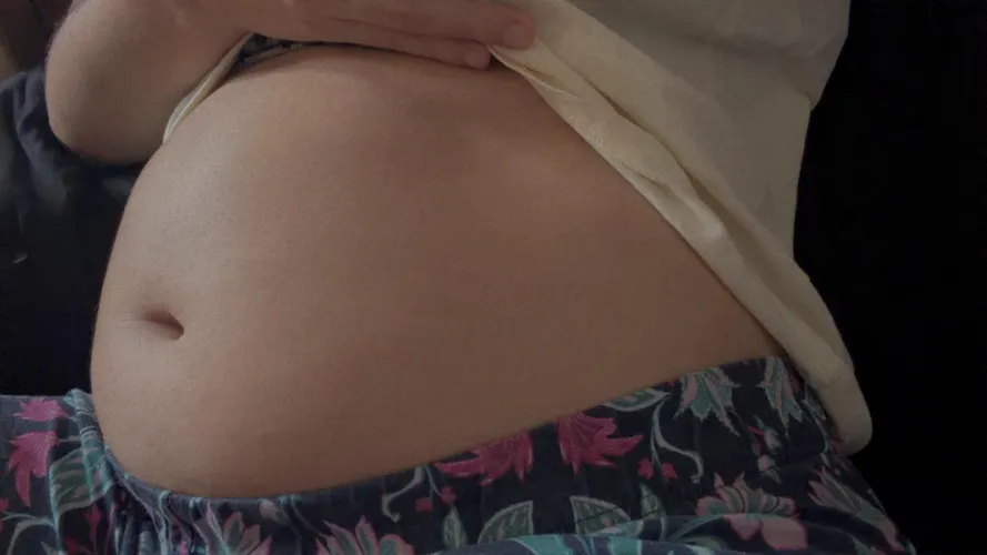 I'm so big I feel like I'm going to explode, I have to put oil on my belly before I eat, do you want to see it? Textttt meeee