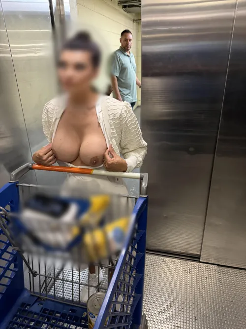 Im starting to get far more confident being an exhibitionist bimbo as time goes on