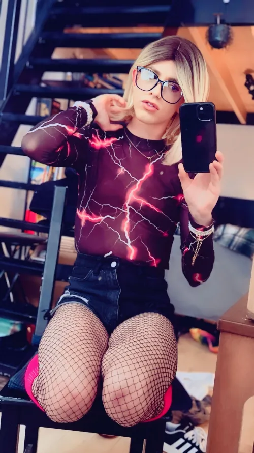 I’m that dumb blonde that lives nextdoor