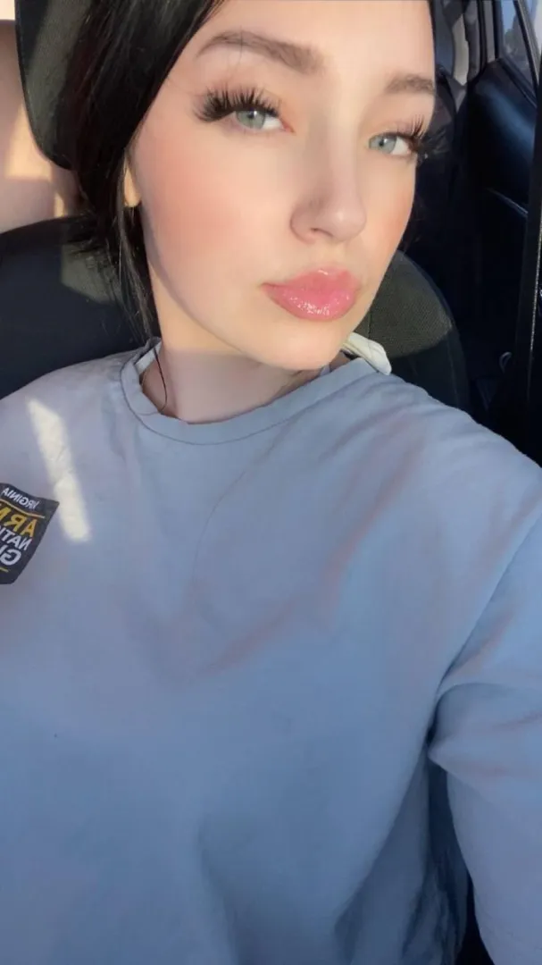 I'm the girl you never knew you wanted, do you want to fuck me?