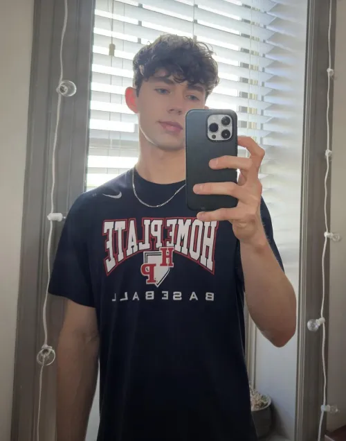 IM20 here....I am sooo bored soo pls feel free to dm