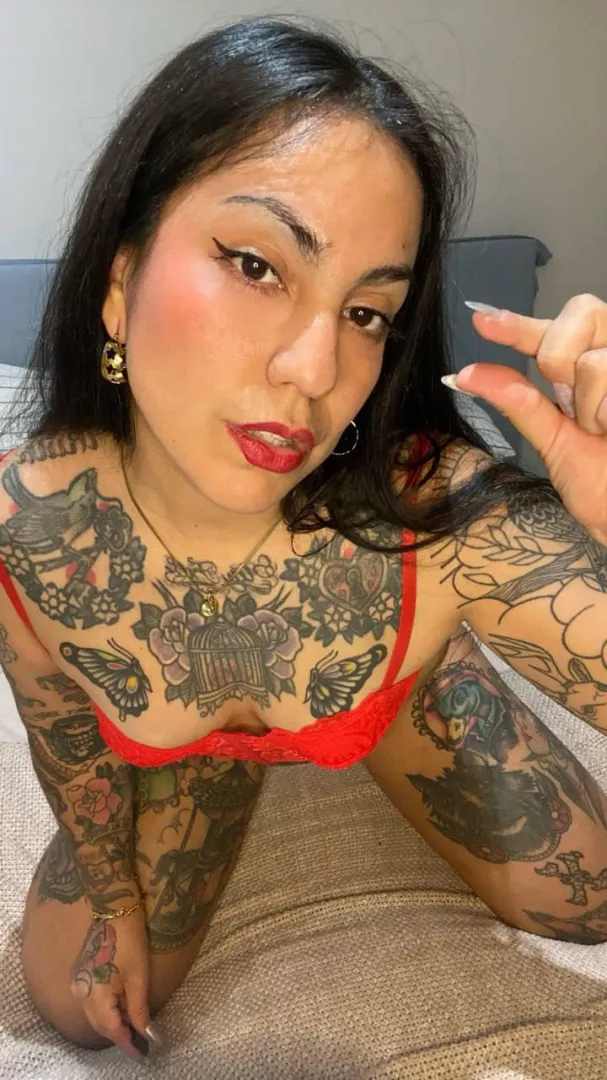 Imagine a group of goddess looking at your photo and wheezing. Comment “ME” if you deserve to be publicly shame 