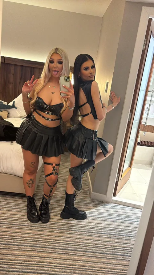 Imagine having this Scottish pair for the night 