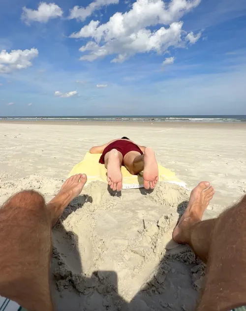 Imagine sitting next to us on the beach and getting this free show the whole time ️