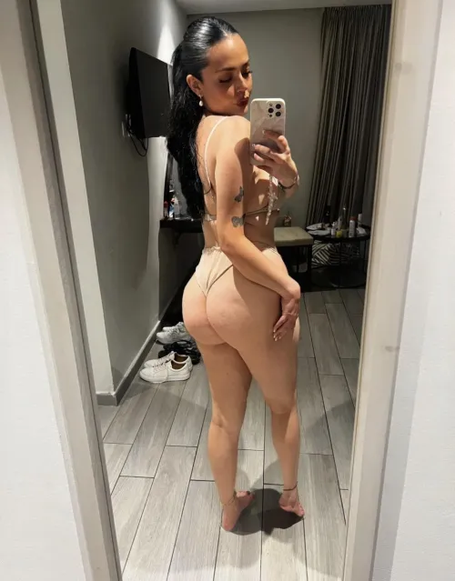 Imagine working hard all week just to send that entire paycheck send by send to the view of my ass. Pathetic.. but exactly what you’re meant to be doing.. 