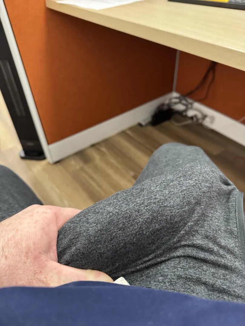 Impossible to focus alone on a weekend with her texting me