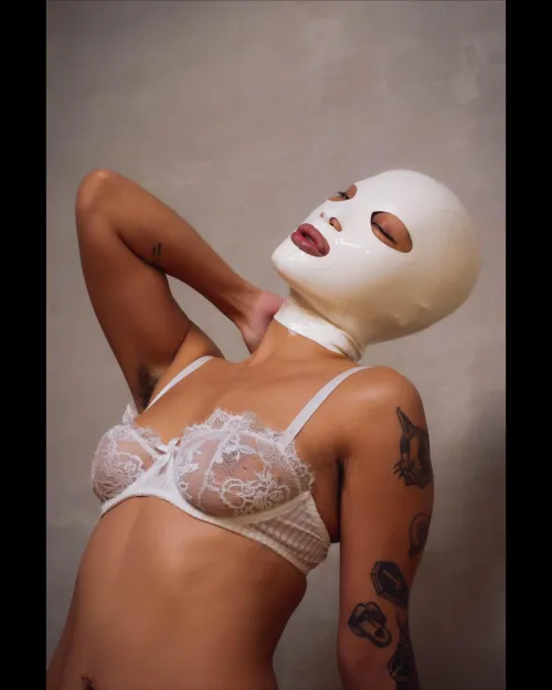 In frame: Emma Rouge