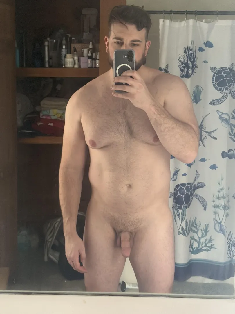 In Louisville 2/2-2/4. Would like to meet a fun couple! Staying downtown!!