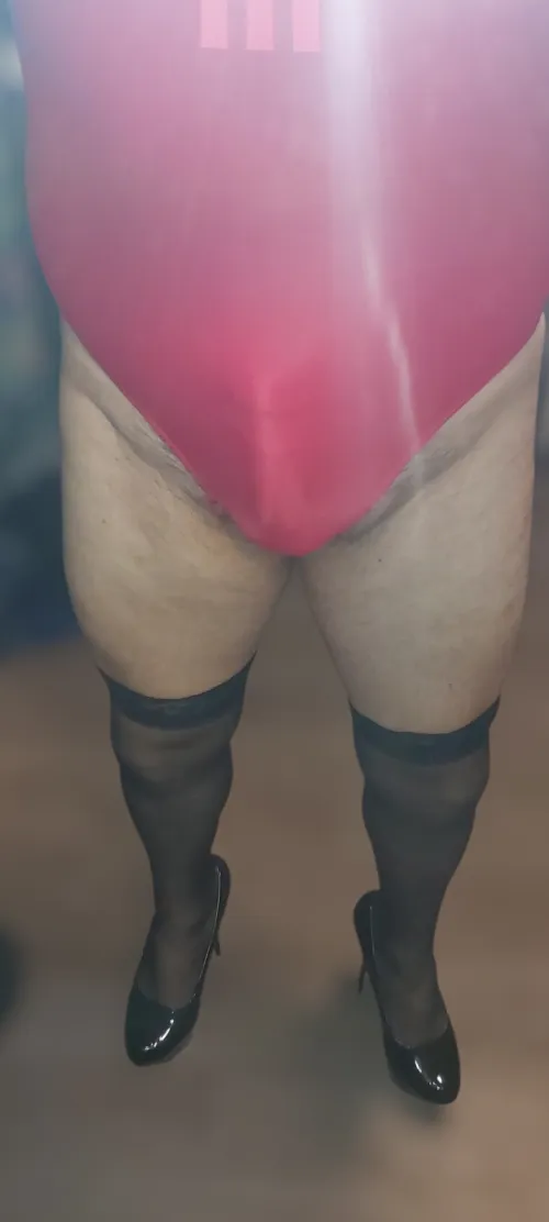 In red, Everything is possible, even wearing it in a public swimming pool