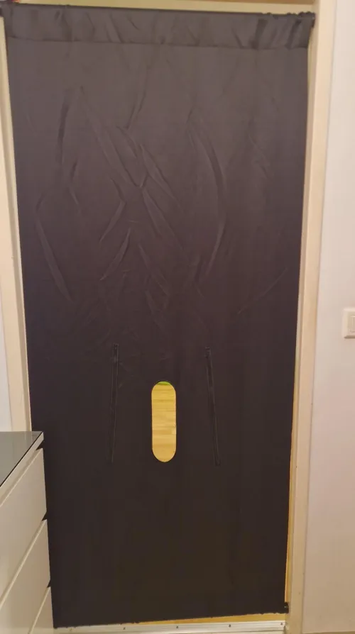 Interested in Gloryhole Fun? Your dick, my mouth 