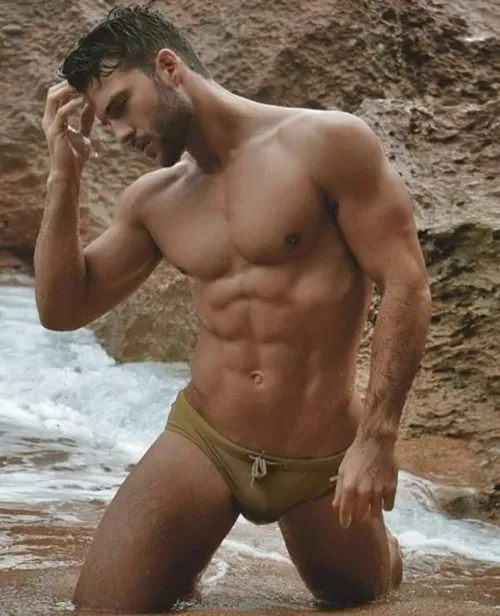 Is His Suit Color  Dark Sand?