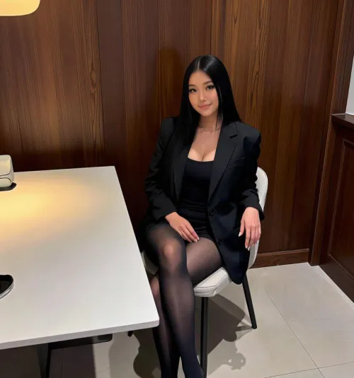 Is it okay to wear stockings on a first date?