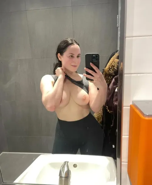 Is looking at my tummy a turn on or turn off while I ride it?