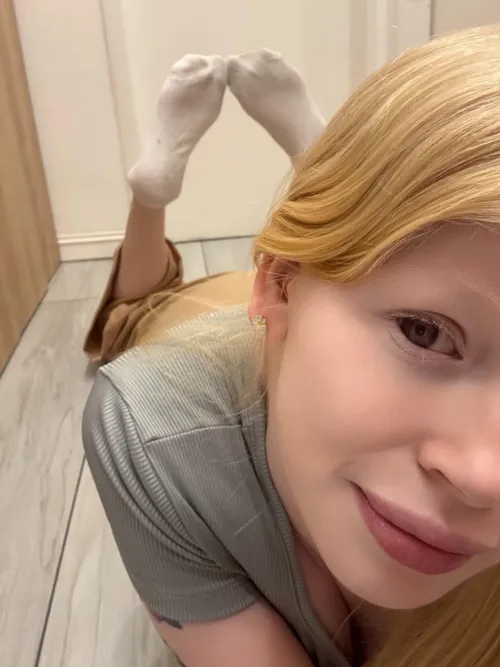 Is this a good position to show off my ankle socks