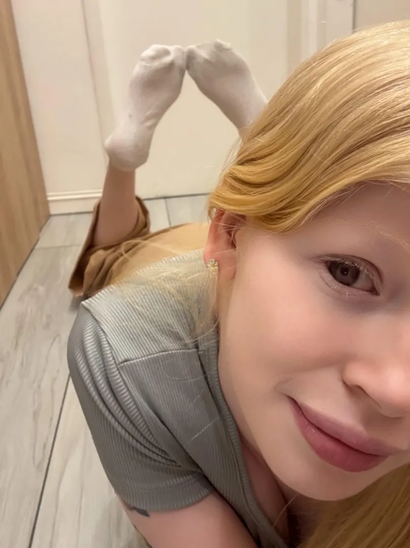 Is this a good position to show off my ankle socks