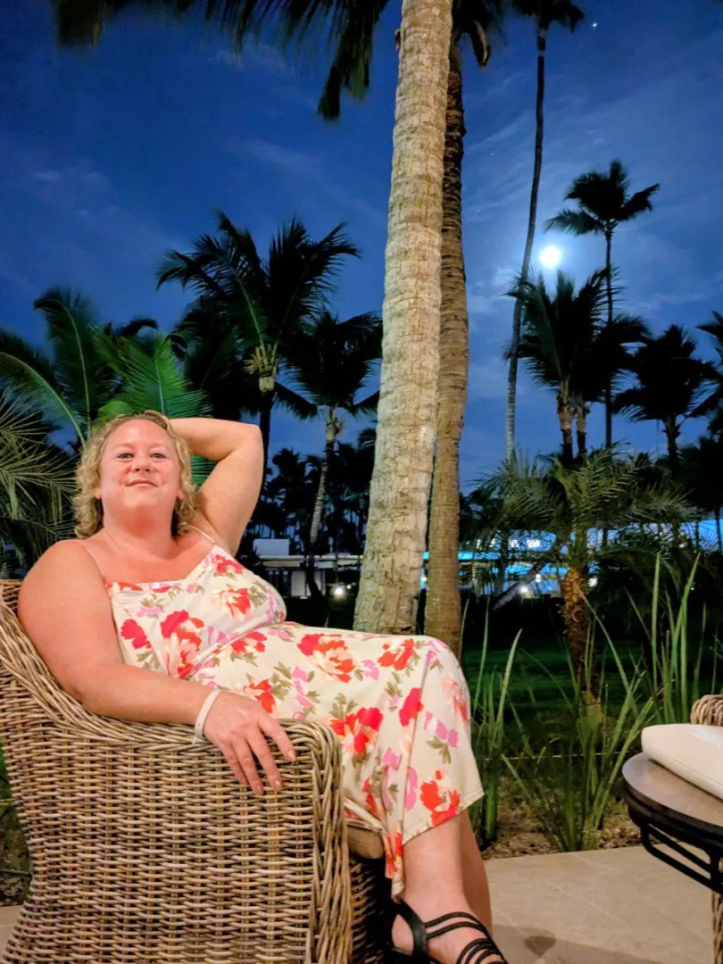 It almost looks like a fake sky