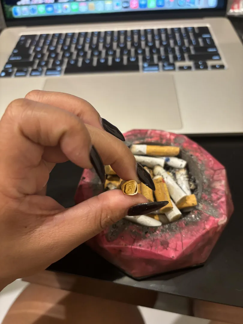 it always fachinate me, the white filter turning dark after we smoke those cigarettes.