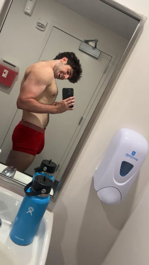 It’s my 21st birthday this weekend. Who sending me an early gift? DMs now boys