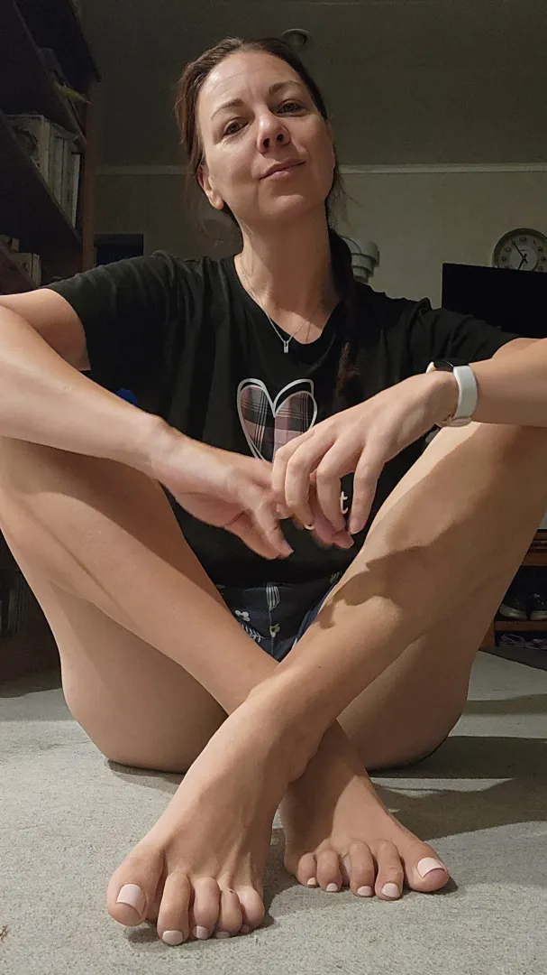 It's super early (that's morning time for me in the background), but I want to start the day with a RT/debt game.. DM me if you're up for it.