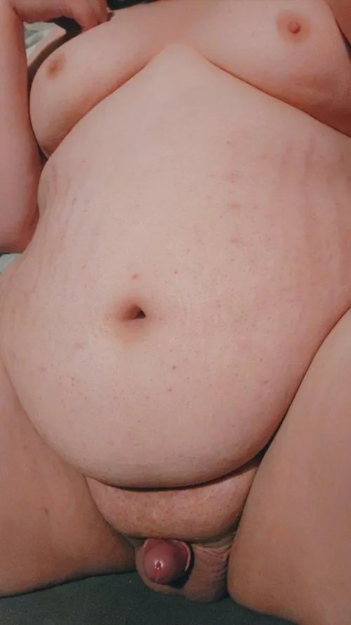 Its that type of season when you need a pale thicc chick with a dick. Keeping boys warm this winter is my calling 