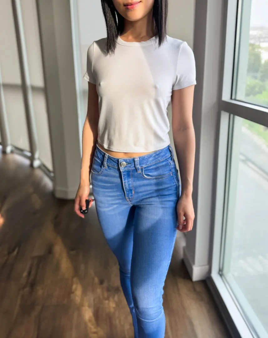 I’ve always loved how high-waisted jeans look with a thin tee [f]