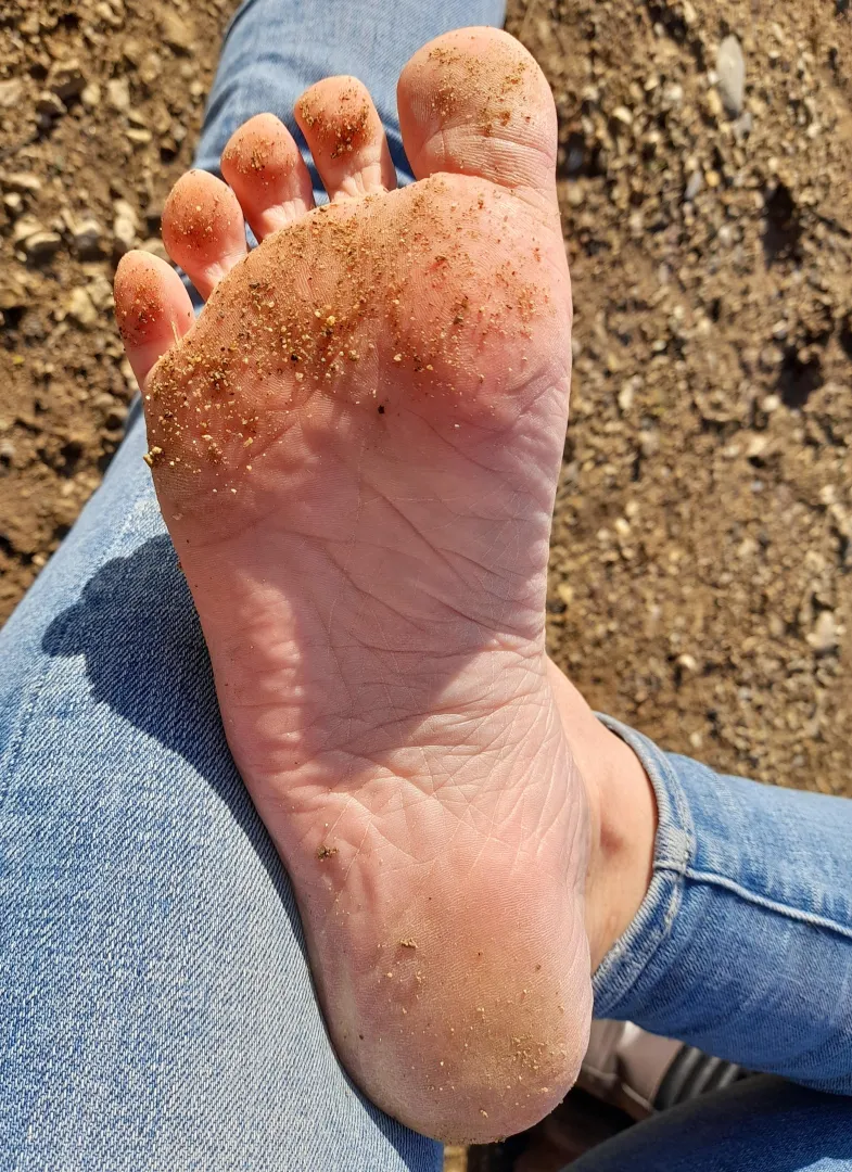 January sun on my dirty soles ☀️