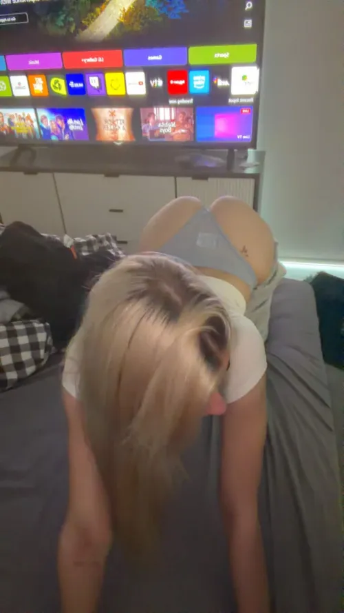 Jeg sender en video af mig selv, hvor jeg bliver kneppet bagfra, til alle, der  i dag