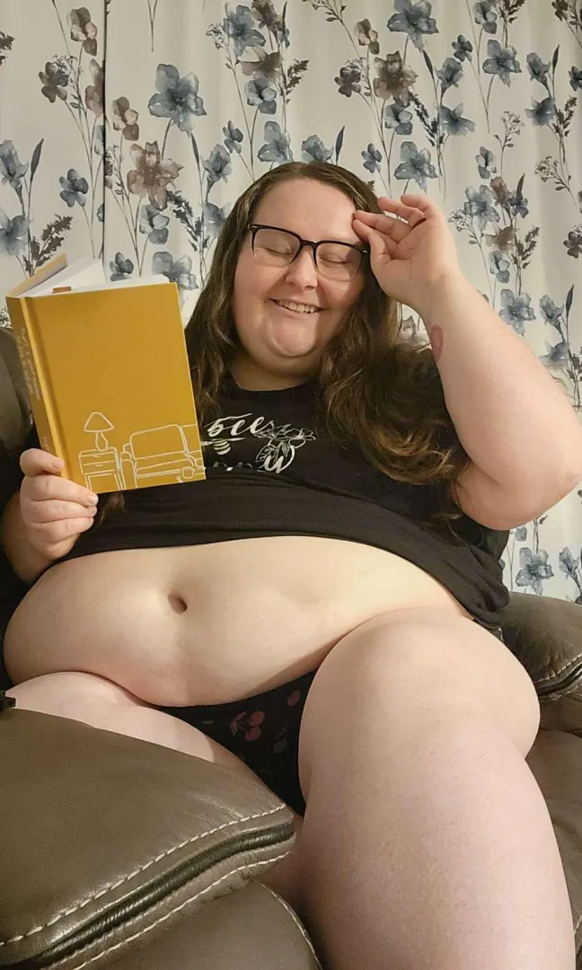 Just a BBW & Her Book 🥰✨️