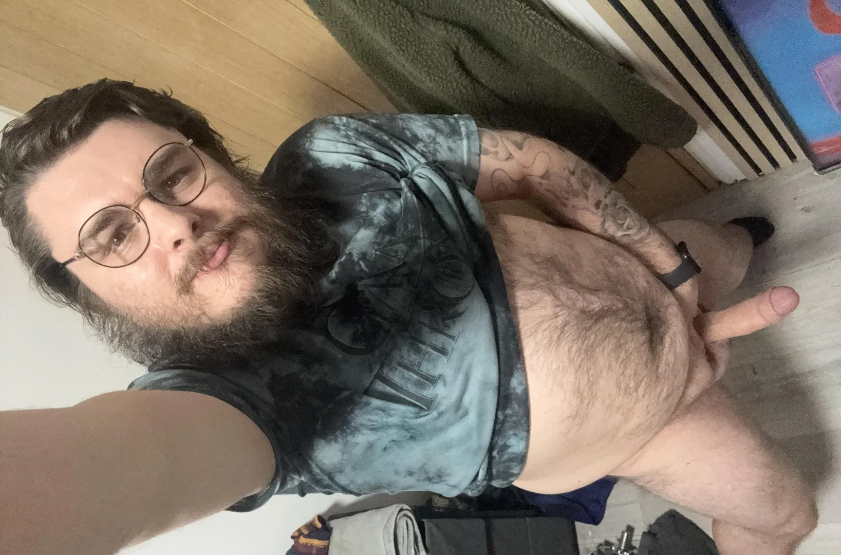 Just a big hairy guy looking for a thicc lady