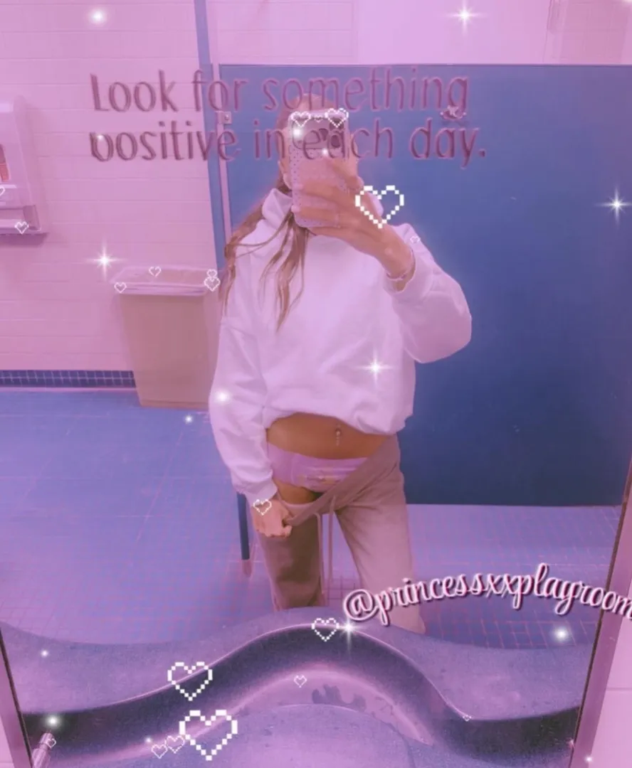 just a college girl who loves her minnie pullies