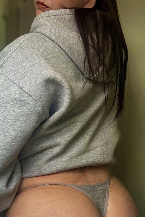 Just a little G string for the gym today but still enough to soak up my sweet scent just for you 