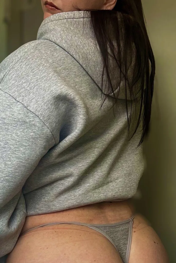 Just a little G string for the gym today but still enough to soak up my sweet scent just for you 