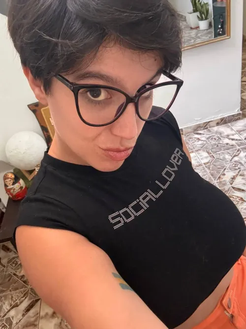 Just a quick selfie… and suddenly you forgot what you were doing.