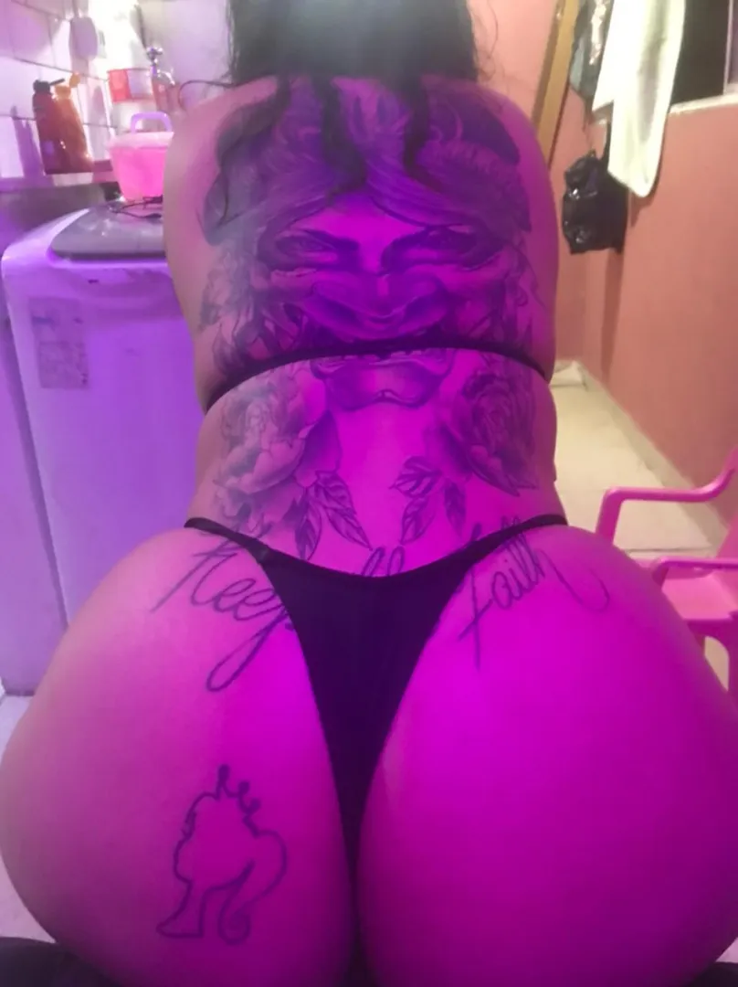 Just a shy Brazilian girl trying to feel wanted today 🇧🇷