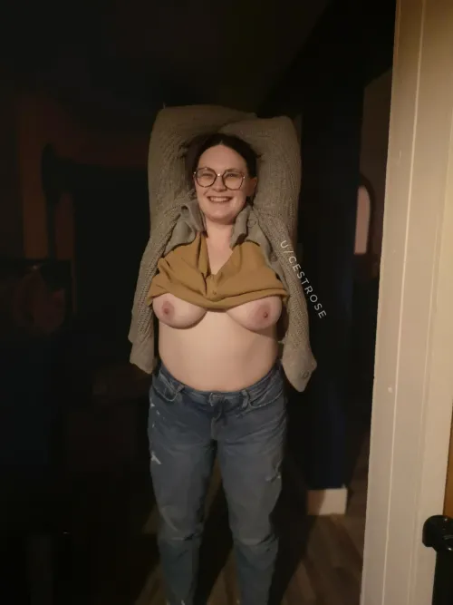 Just an average chubby mom who shares her titties