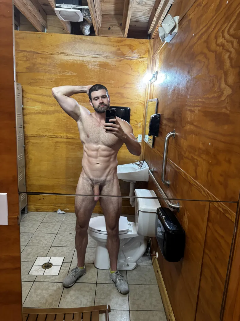 Just another bi gym bro 