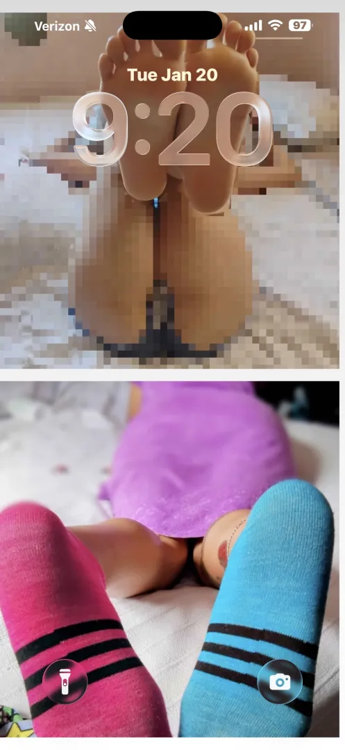 Just another loser virgin using my feet/sock pics as his phone background 😂