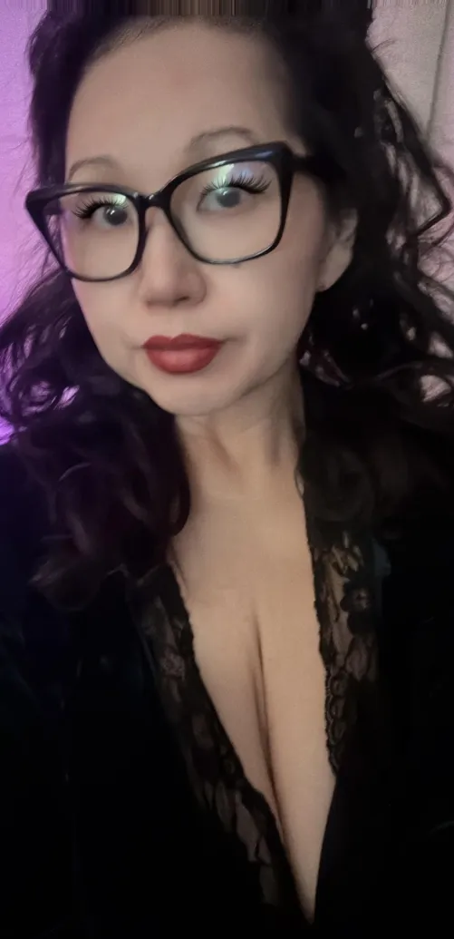 just ate 100mg edible, vaping, some xanax and an ambien ..