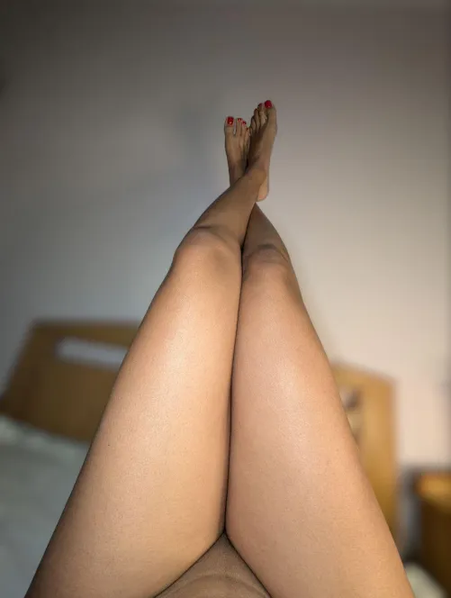 just imagine my lengs on your shoulders